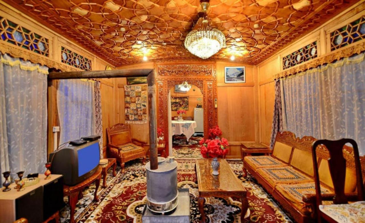 فندق Umbrella Group Of House Boat Srīnagar المظهر الخارجي الصورة