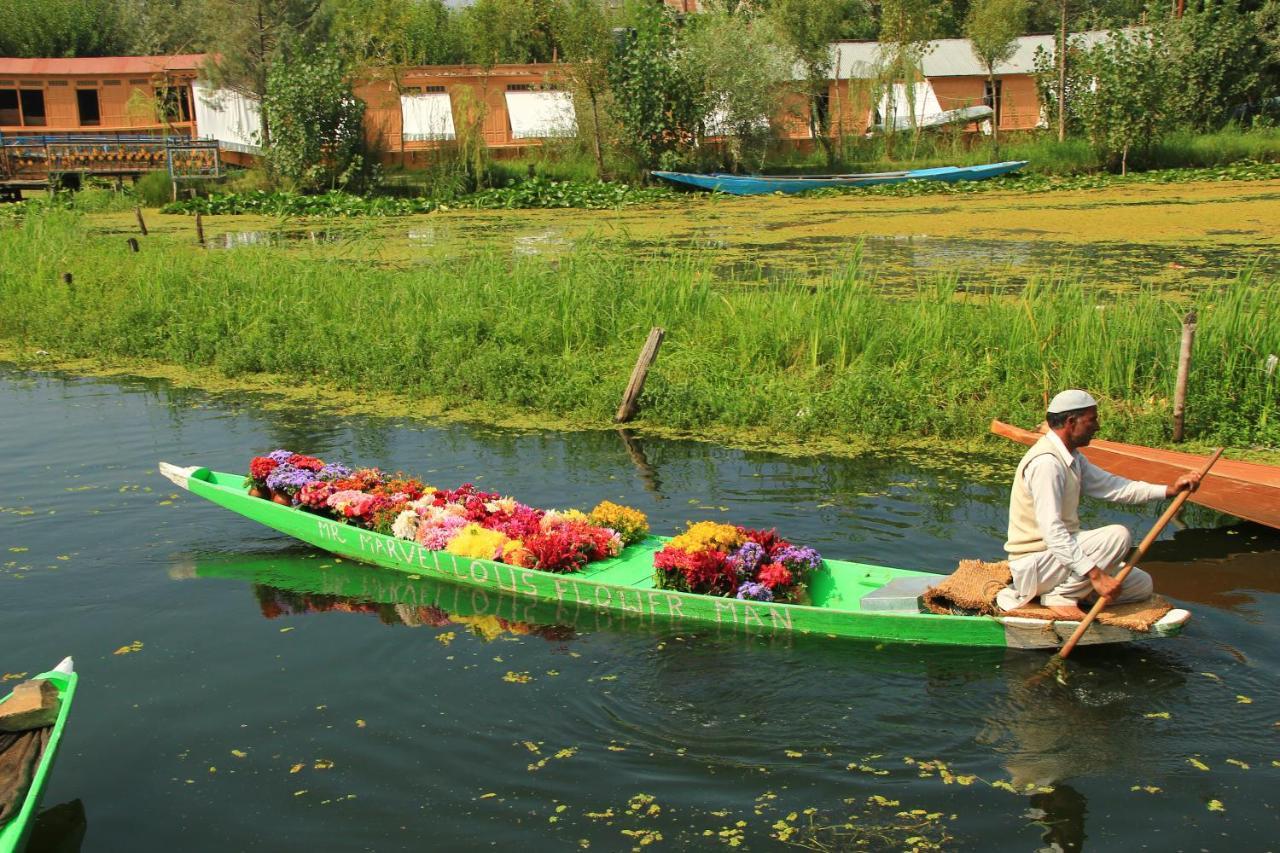 فندق Umbrella Group Of House Boat Srīnagar المظهر الخارجي الصورة
