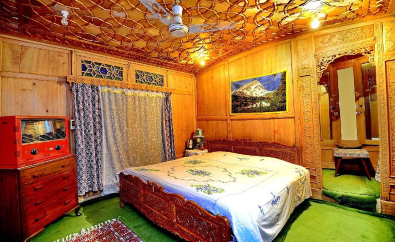 فندق Umbrella Group Of House Boat Srīnagar المظهر الخارجي الصورة