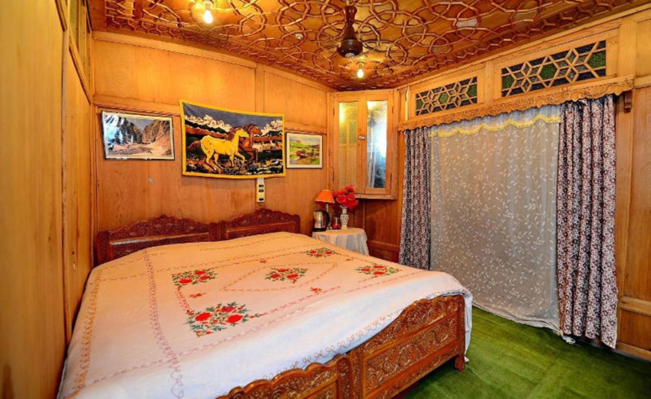 فندق Umbrella Group Of House Boat Srīnagar المظهر الخارجي الصورة