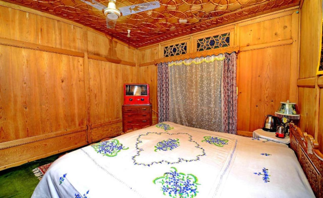 فندق Umbrella Group Of House Boat Srīnagar المظهر الخارجي الصورة
